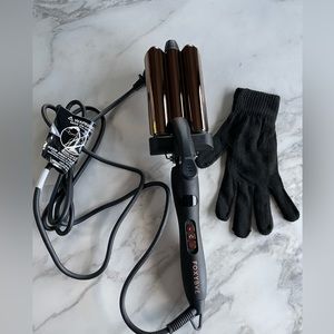 Foxy bae hair crimper, used 3 times like new. unfortunately I don’t have the box